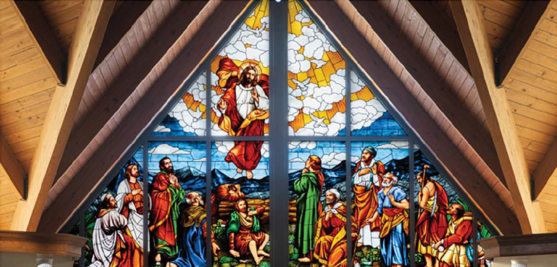 Foto de um vitral em catedral da Vitrais Incantto